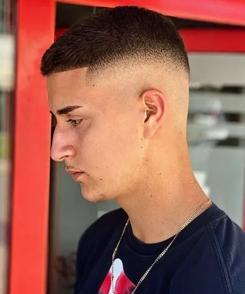Short skin fade haircut with neat cropped top and clean faded sides for a fresh look
