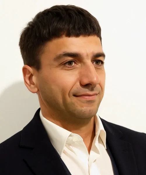 Classic Caesar cut with straight fringe, cropped top, and evenly tapered sides for a clean finish